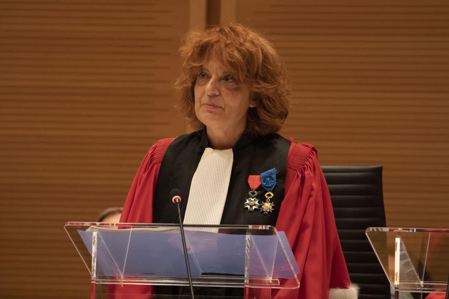 Laure Beccuau, procureure de la République de Paris, en robe rouge lors de son discours d'installation